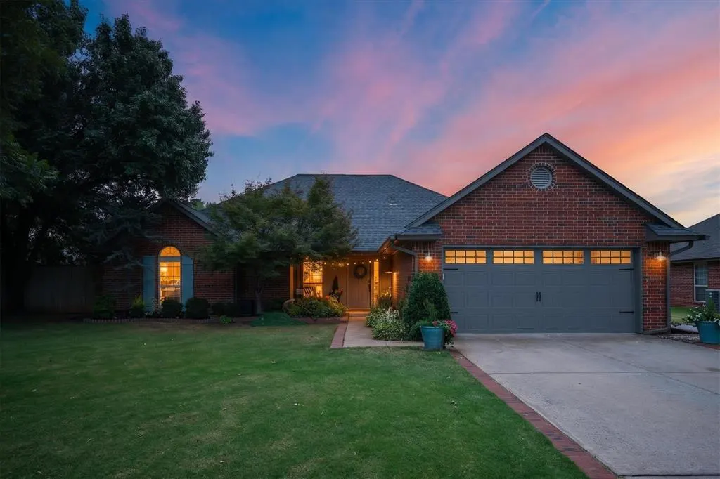 Front exterior — 1916 Mark Road, Edmond, OK 73003