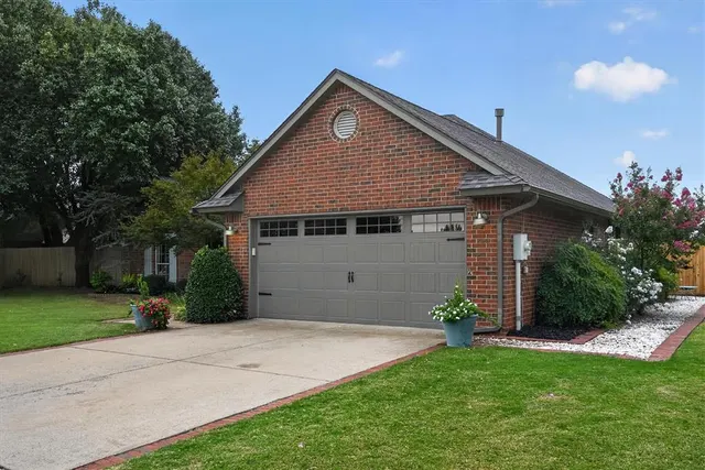 Photo 3 — 1916 Mark Road, Edmond, OK 73003