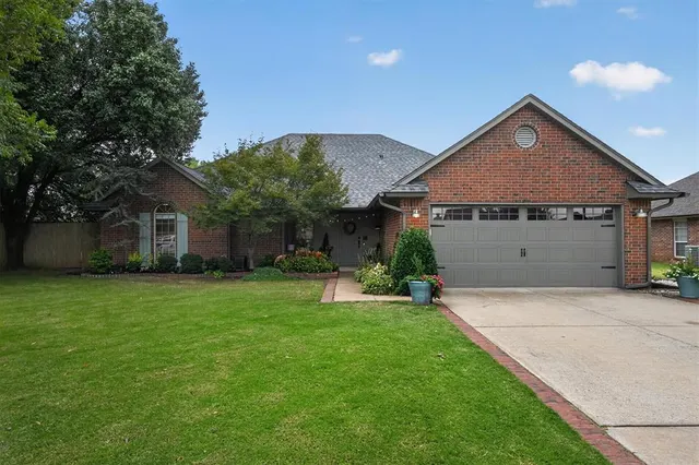 Photo 4 — 1916 Mark Road, Edmond, OK 73003
