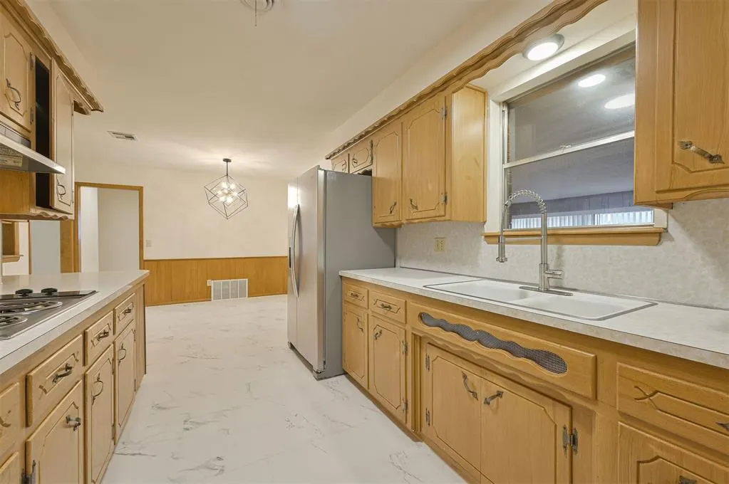 Photo 14 — 4748 Woodview Drive, Del City, OK 73115