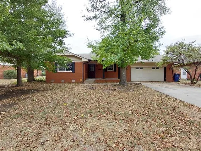 Front exterior — 10224 Stoneham Avenue, The Village, OK 73120