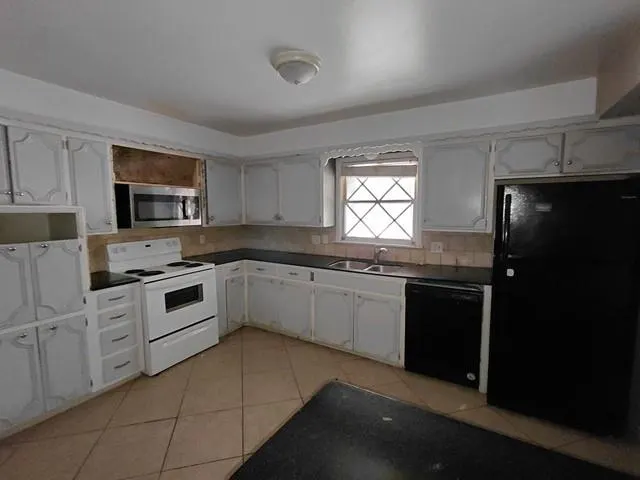 Photo 6 — 10224 Stoneham Avenue, The Village, OK 73120