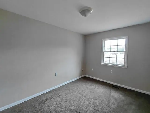 Photo 7 — 10224 Stoneham Avenue, The Village, OK 73120