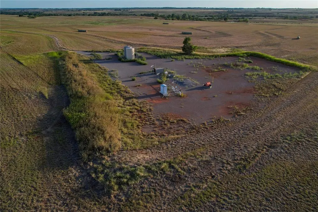 Photo 23 — 160 Acres - E 1140 & N 1860 Roads, Sayre, OK 73662