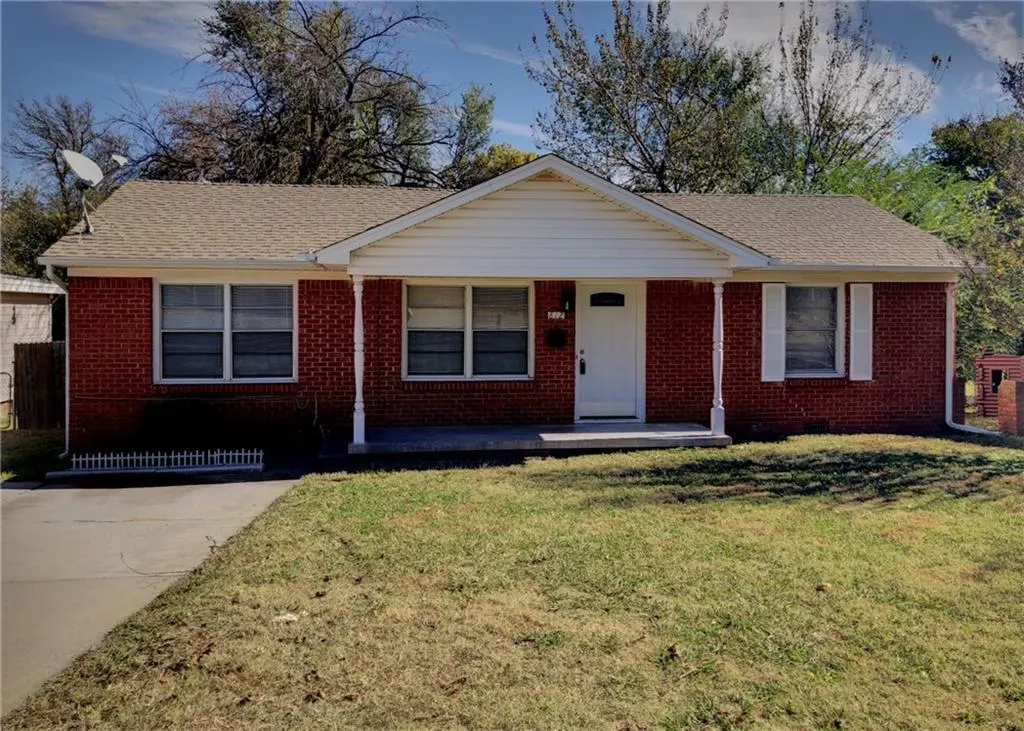 Front exterior — 812 N Midwest Boulevard, Midwest City, OK 73110