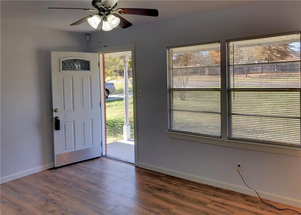 Photo 2 — 812 N Midwest Boulevard, Midwest City, OK 73110