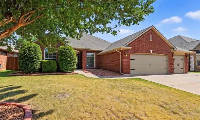 Photo 3 — 13608 Legacy Court, Oklahoma City, OK 73170