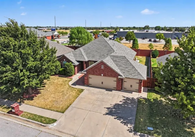 Photo 4 — 13608 Legacy Court, Oklahoma City, OK 73170