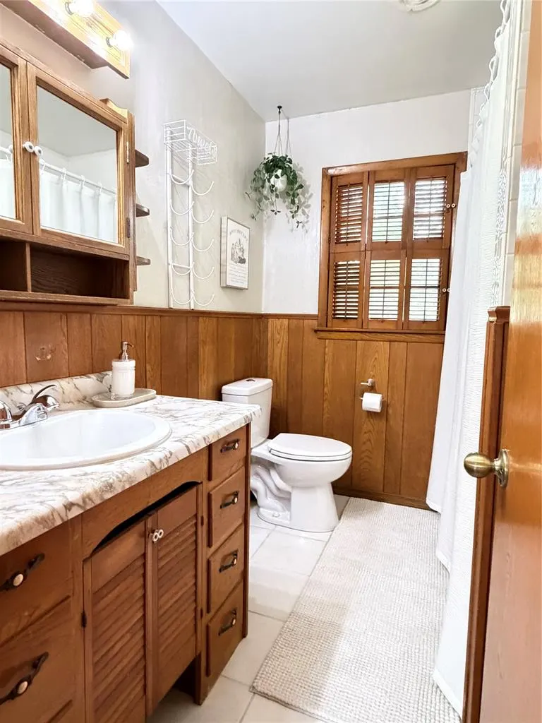 Photo 2 — 422 Northcutt Drive, Lindsay, OK 73052