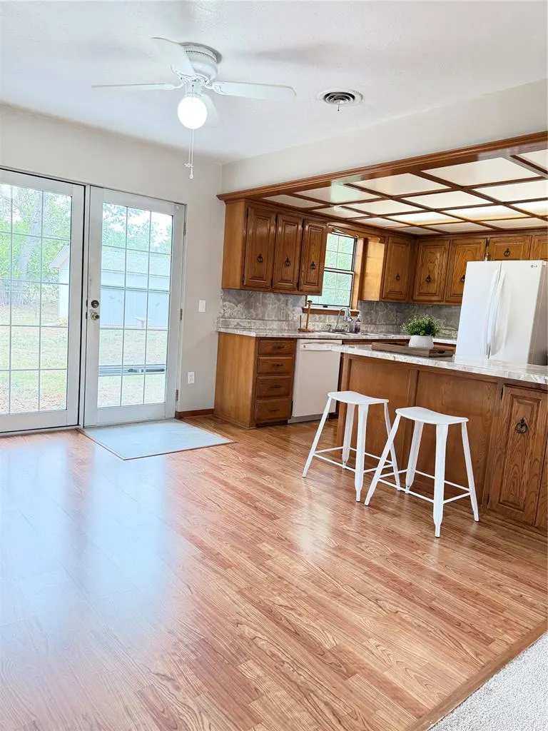 Photo 3 — 422 Northcutt Drive, Lindsay, OK 73052