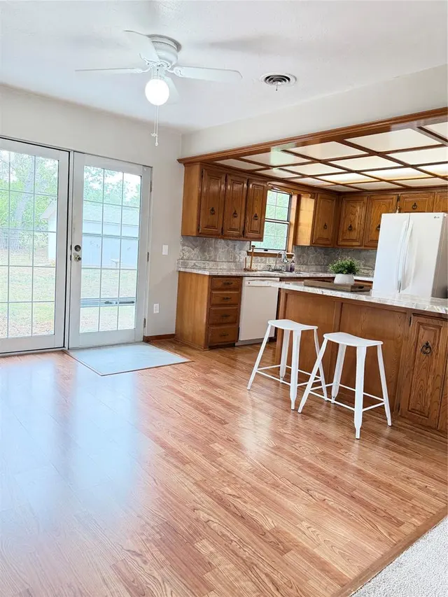 Photo 3 — 422 Northcutt Drive, Lindsay, OK 73052