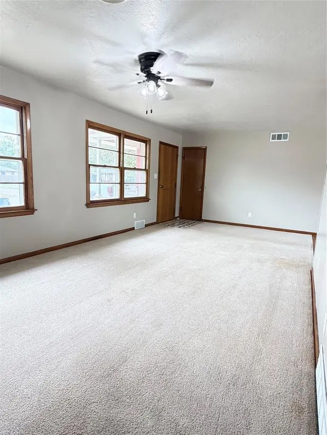 Photo 4 — 422 Northcutt Drive, Lindsay, OK 73052