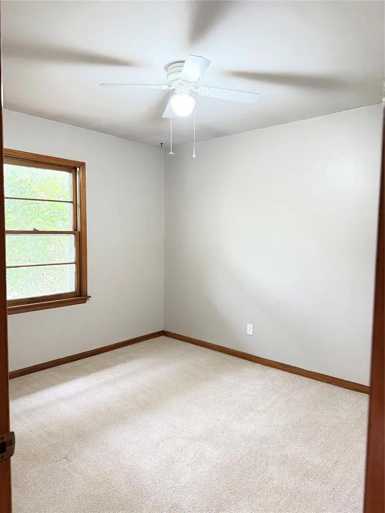 Photo 5 — 422 Northcutt Drive, Lindsay, OK 73052