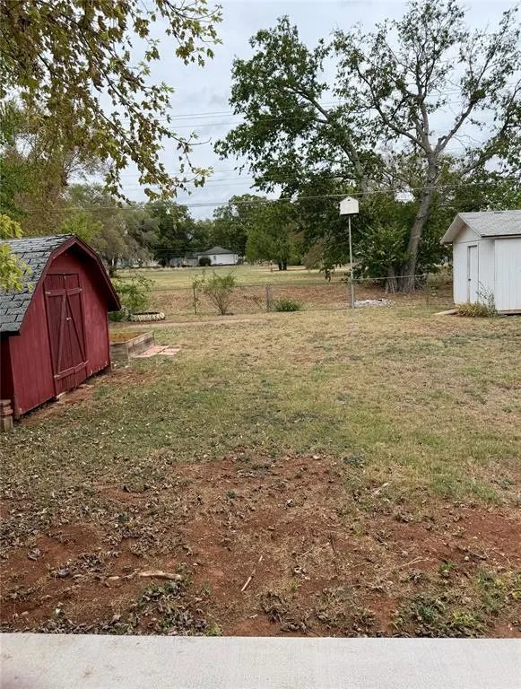 Photo 6 — 422 Northcutt Drive, Lindsay, OK 73052