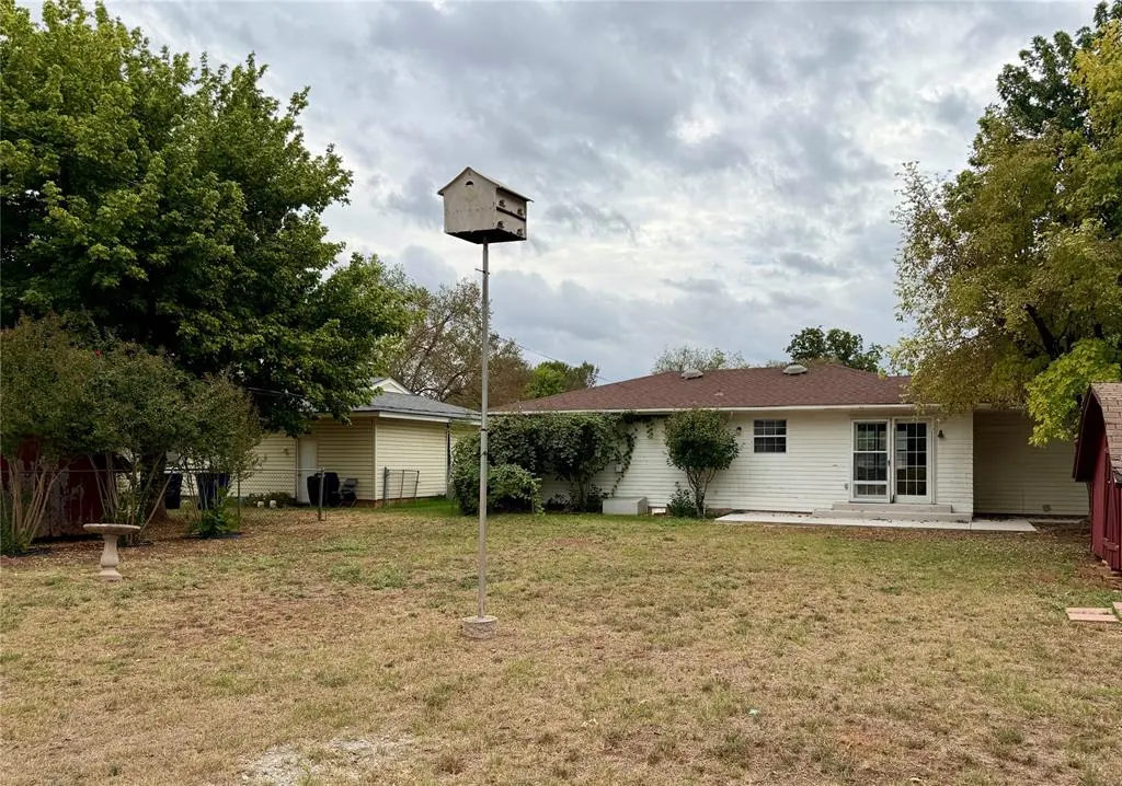 Photo 7 — 422 Northcutt Drive, Lindsay, OK 73052