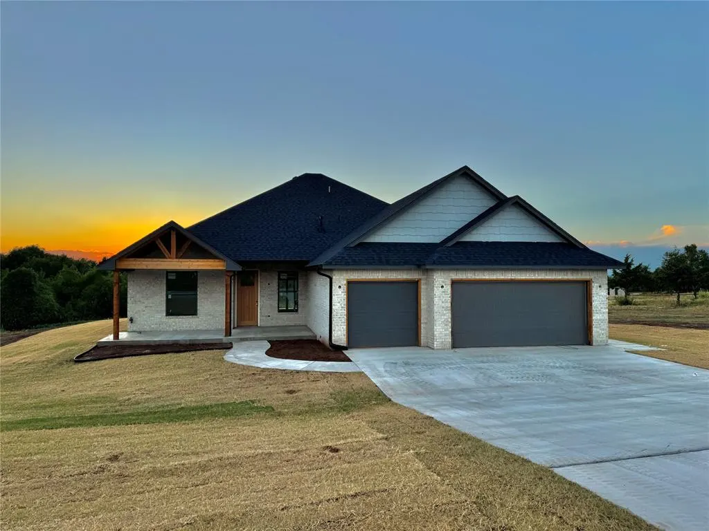 Front exterior — 2079 Cattle Drive, Guthrie, OK 73044