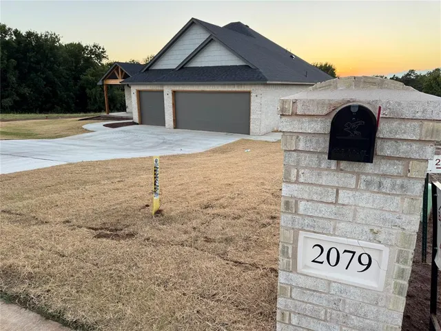Photo 2 — 2079 Cattle Drive, Guthrie, OK 73044