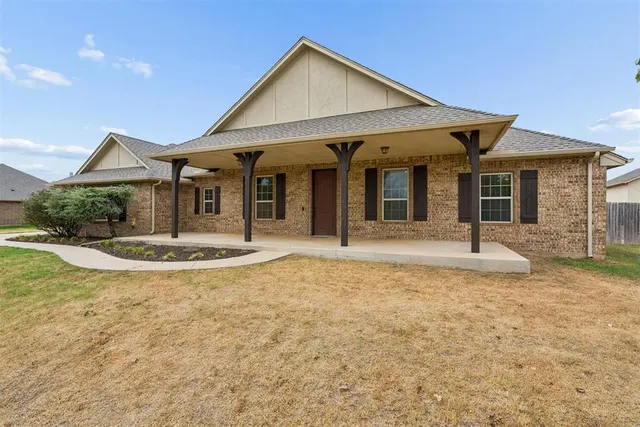 Photo 2 — 12205 Autumn Brook, Guthrie, OK 73044