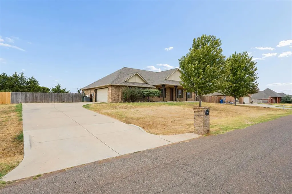 Photo 6 — 12205 Autumn Brook, Guthrie, OK 73044