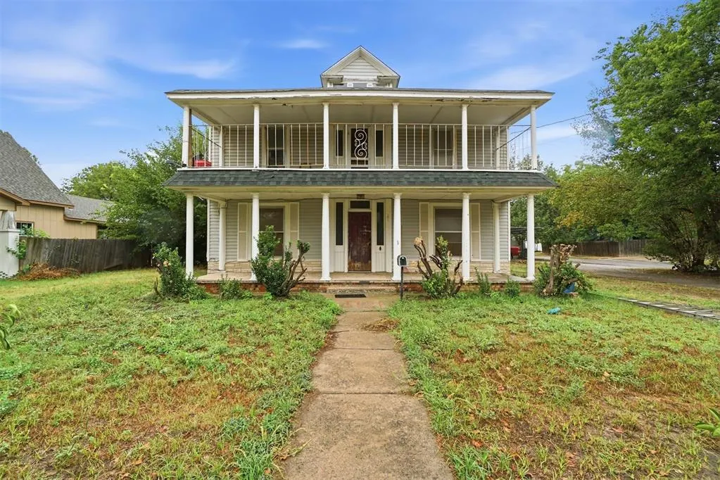 Front exterior — 421 N Kentucky Avenue, Mangum, OK 73554