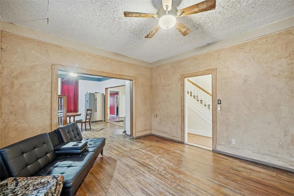 Photo 12 — 421 N Kentucky Avenue, Mangum, OK 73554