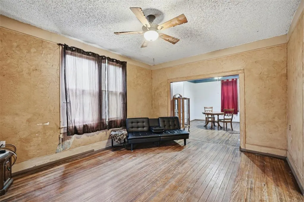 Photo 13 — 421 N Kentucky Avenue, Mangum, OK 73554