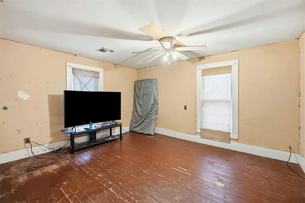 Photo 22 — 421 N Kentucky Avenue, Mangum, OK 73554