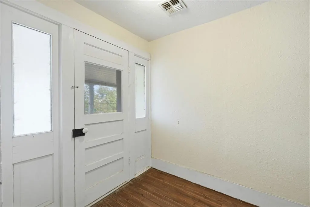 Photo 39 — 421 N Kentucky Avenue, Mangum, OK 73554