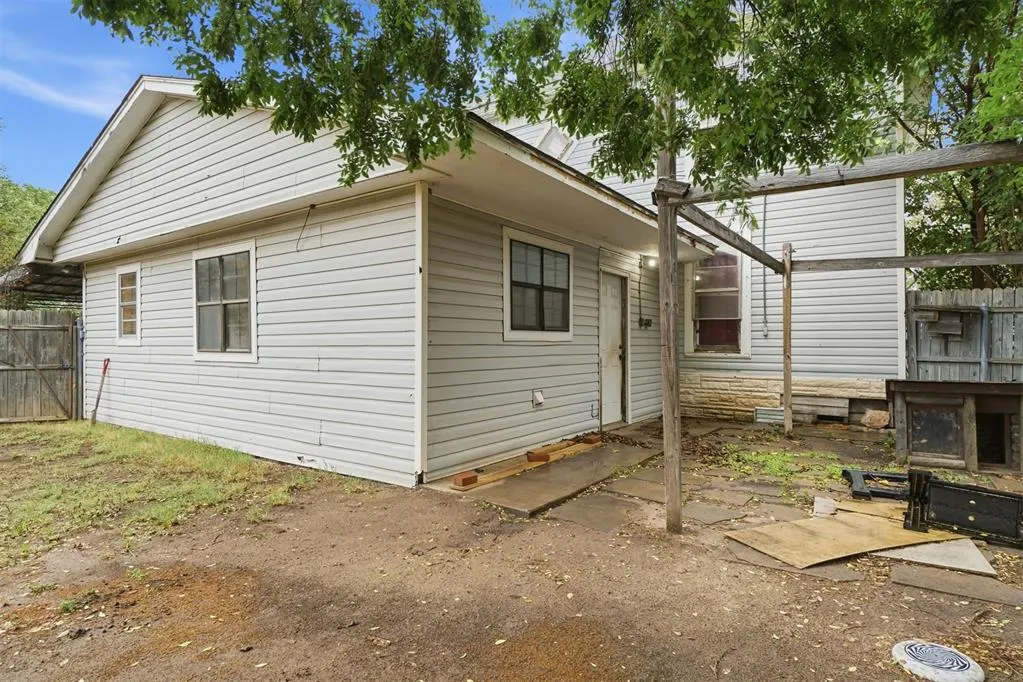 Photo 40 — 421 N Kentucky Avenue, Mangum, OK 73554