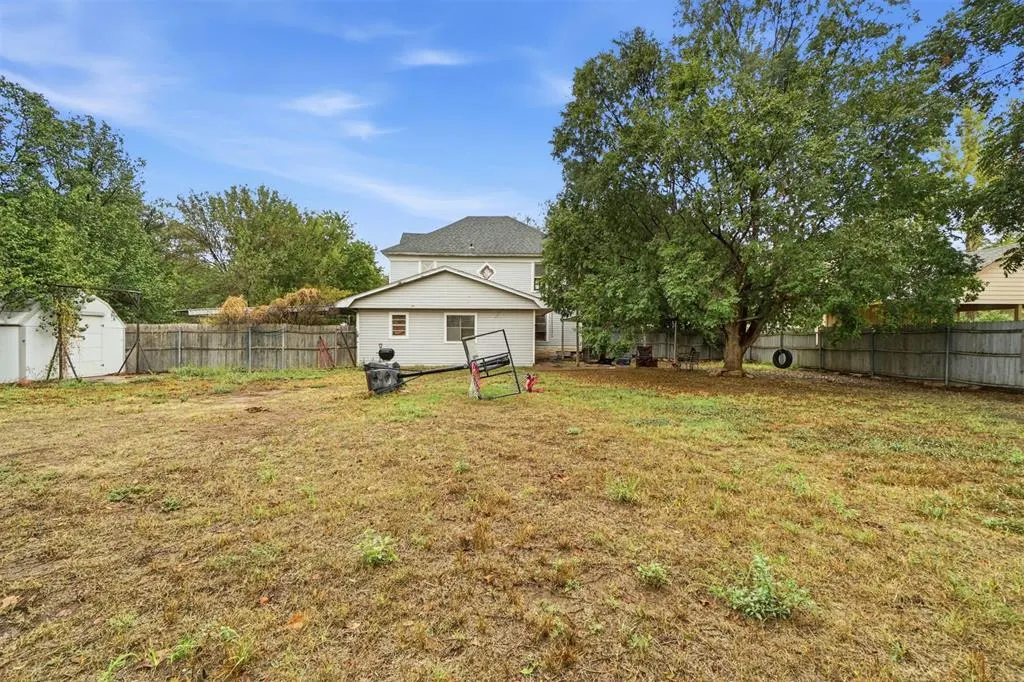 Photo 41 — 421 N Kentucky Avenue, Mangum, OK 73554
