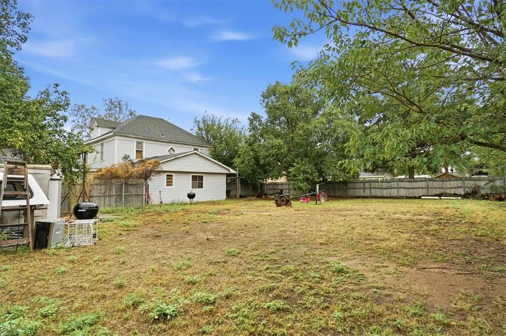 Photo 42 — 421 N Kentucky Avenue, Mangum, OK 73554