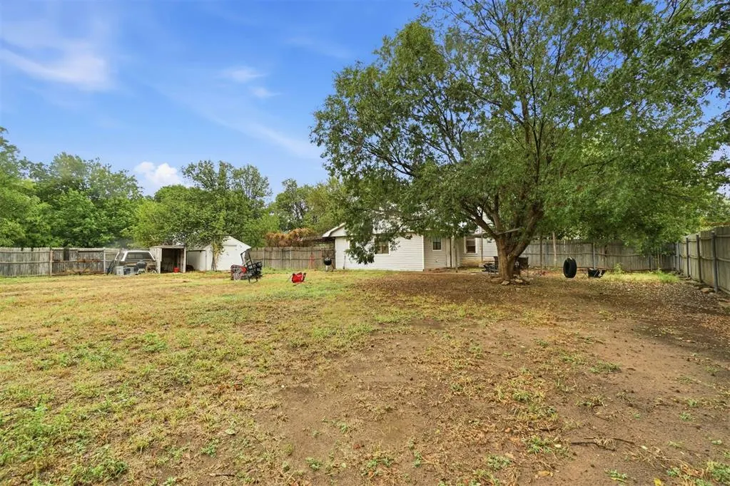 Photo 43 — 421 N Kentucky Avenue, Mangum, OK 73554
