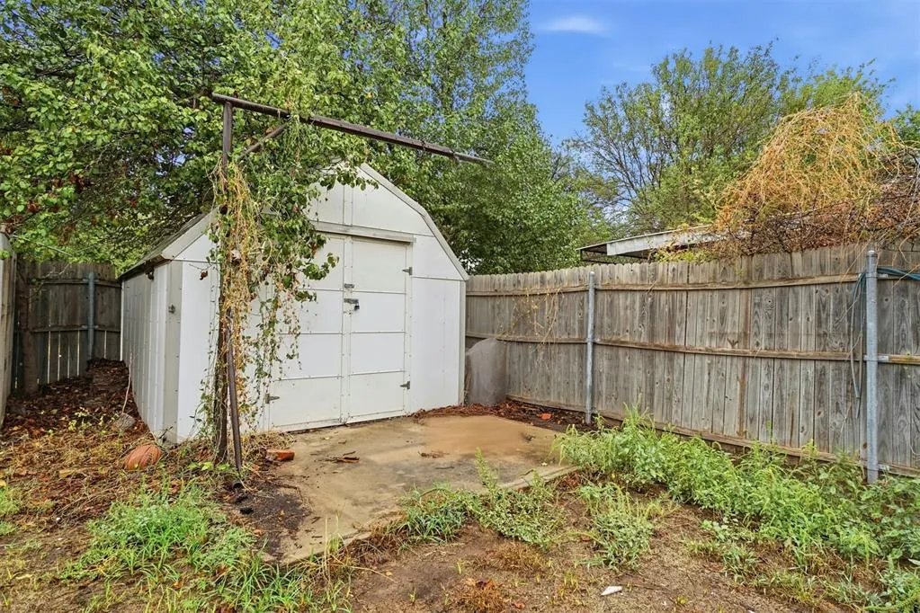 Photo 45 — 421 N Kentucky Avenue, Mangum, OK 73554