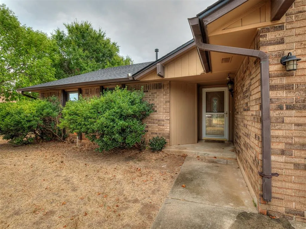 Photo 2 — 7804 NW 82nd Street, Oklahoma City, OK 73132