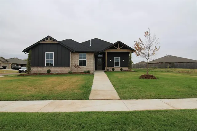 Photo 2 — 606 Laurel Grove, Washington, OK 73093