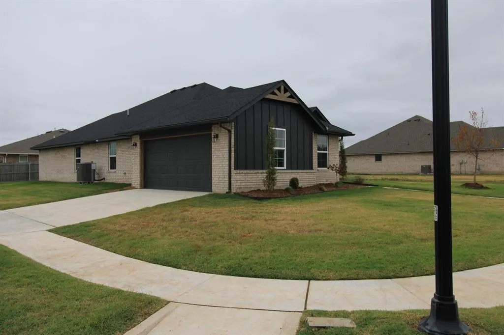 Photo 3 — 606 Laurel Grove, Washington, OK 73093