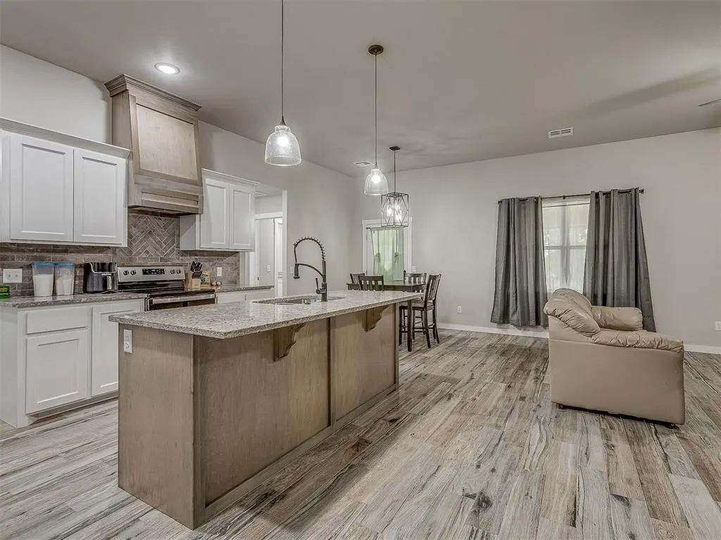 Photo 9 — 2319 N Greys Harbor Road, Blanchard, OK 73010