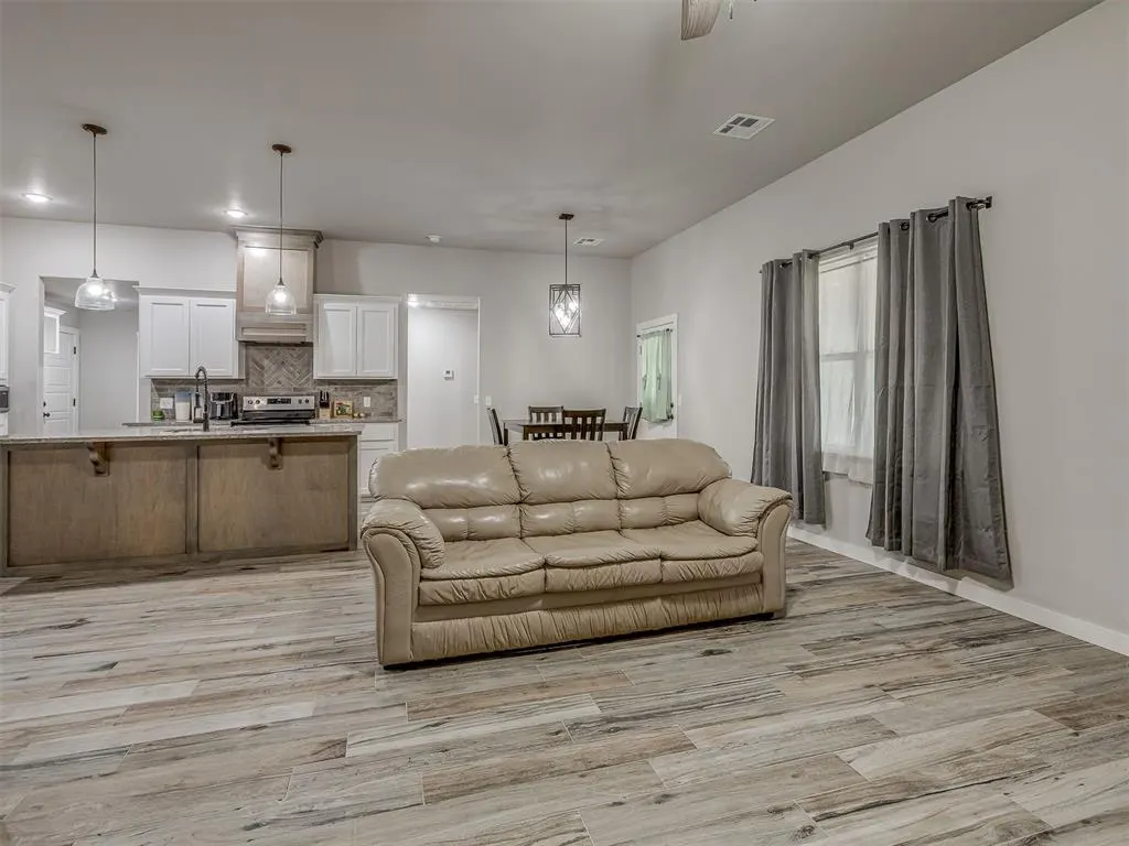 Photo 11 — 2319 N Greys Harbor Road, Blanchard, OK 73010