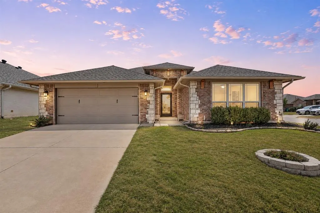Front exterior — 11116 NW 97th Street, Yukon, OK 73099