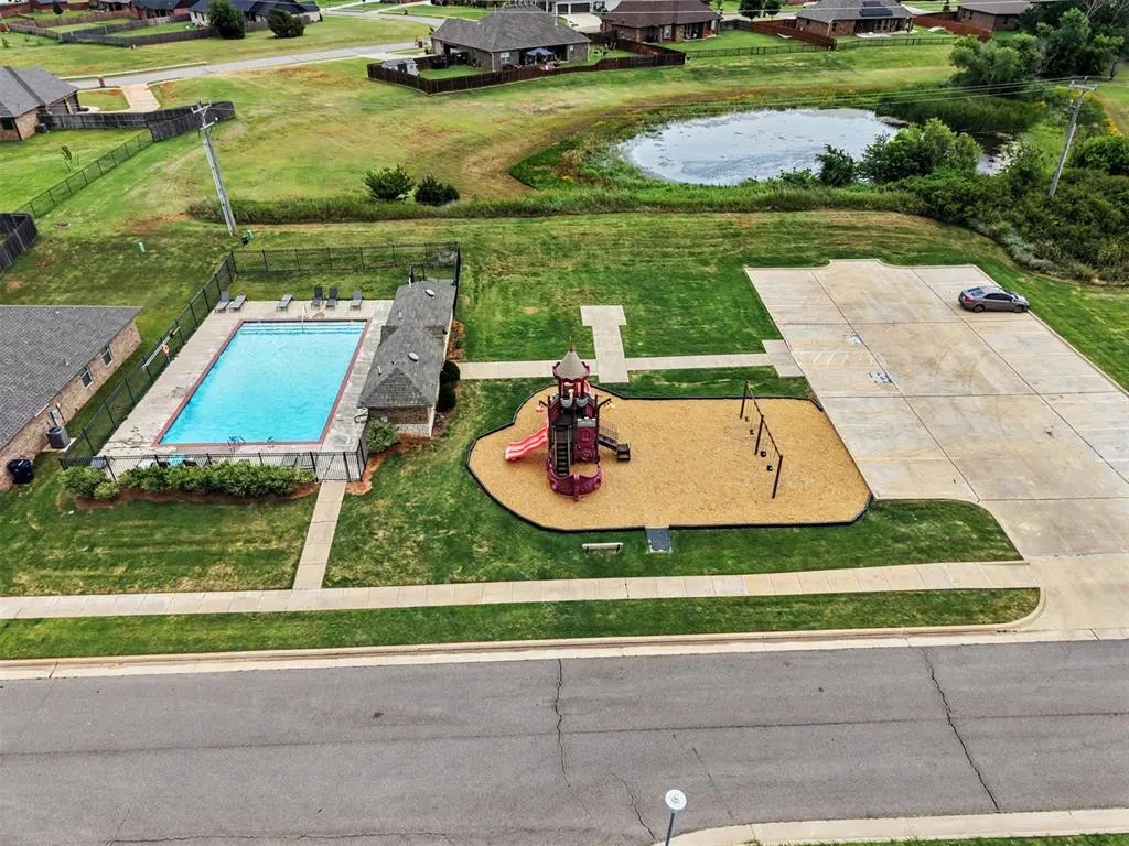 Photo 2 — 11116 NW 97th Street, Yukon, OK 73099