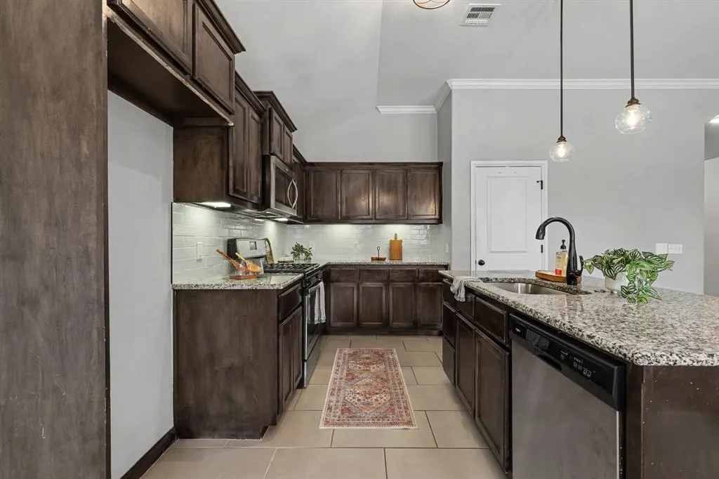 Photo 9 — 11116 NW 97th Street, Yukon, OK 73099