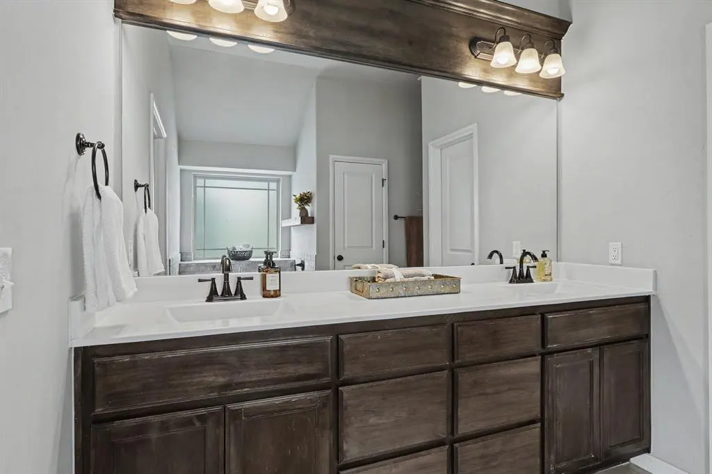 Photo 15 — 11116 NW 97th Street, Yukon, OK 73099