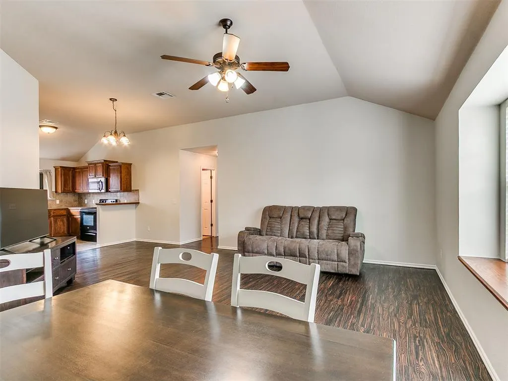 Photo 7 — 8001 Eagle Circle, Oklahoma City, OK 73135