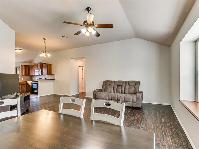 Photo 7 — 8001 Eagle Circle, Oklahoma City, OK 73135