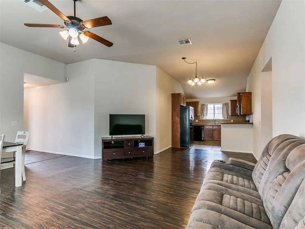 Photo 9 — 8001 Eagle Circle, Oklahoma City, OK 73135