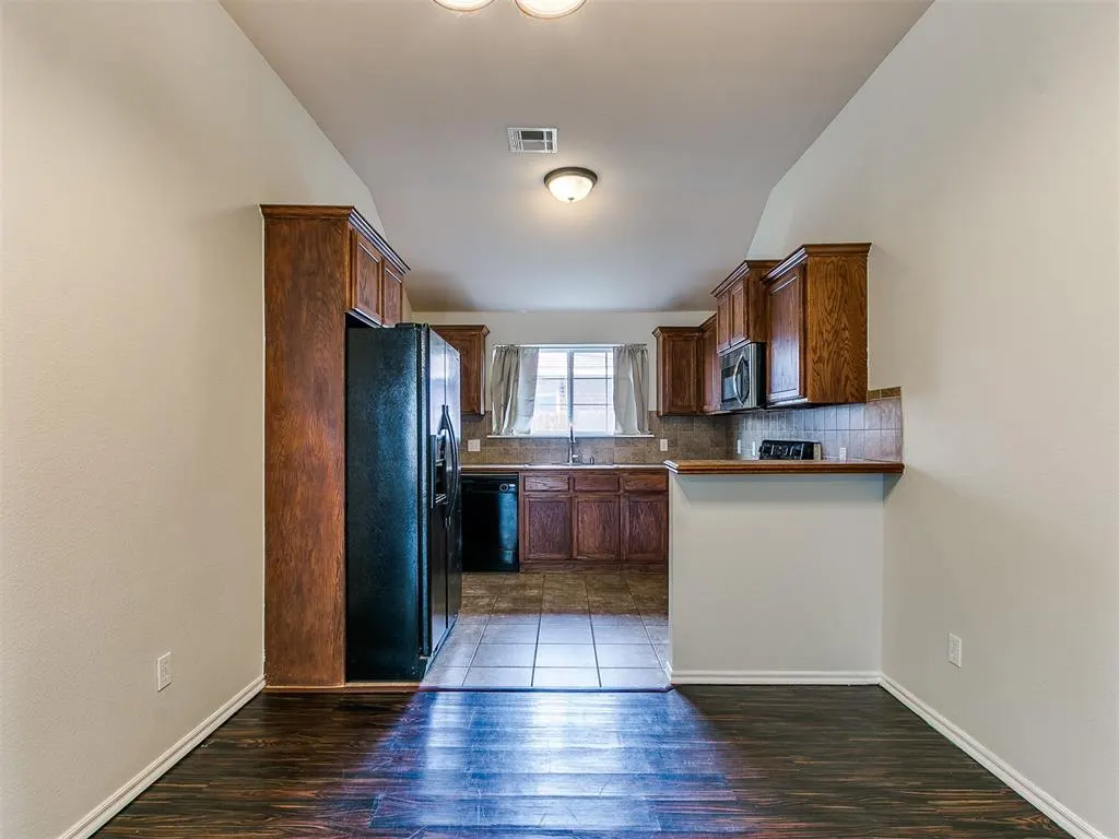Photo 12 — 8001 Eagle Circle, Oklahoma City, OK 73135