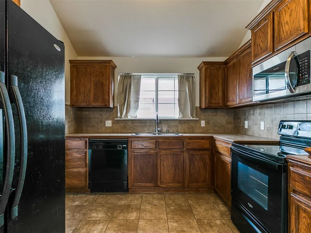 Photo 15 — 8001 Eagle Circle, Oklahoma City, OK 73135