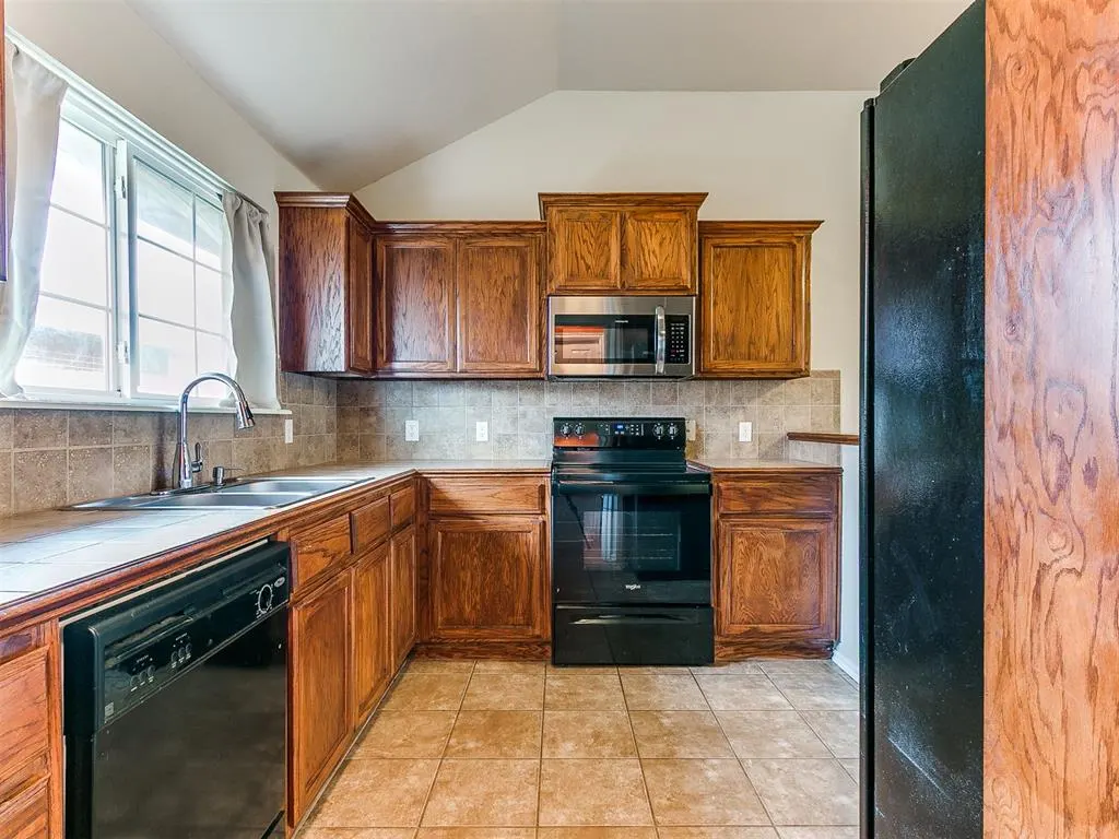 Photo 18 — 8001 Eagle Circle, Oklahoma City, OK 73135