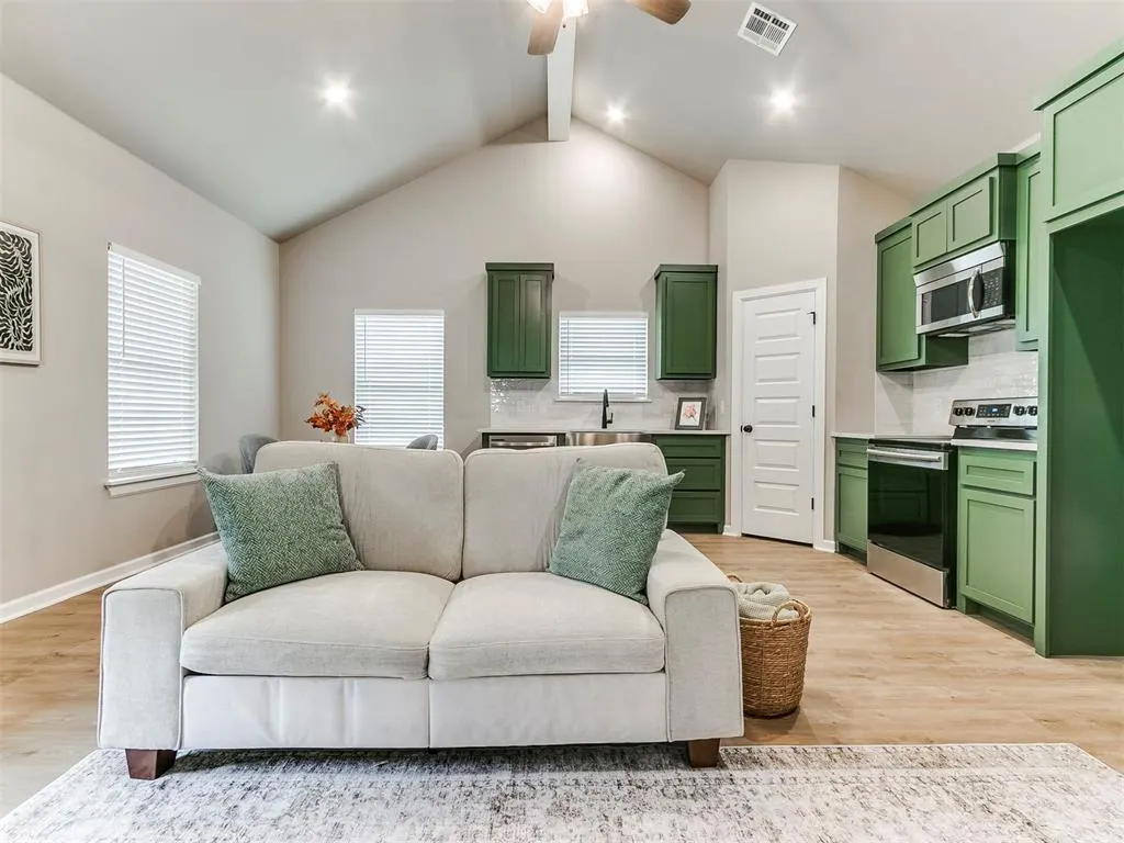 Photo 4 — 226 E Oklahoma Avenue, Kingfisher, OK 73750