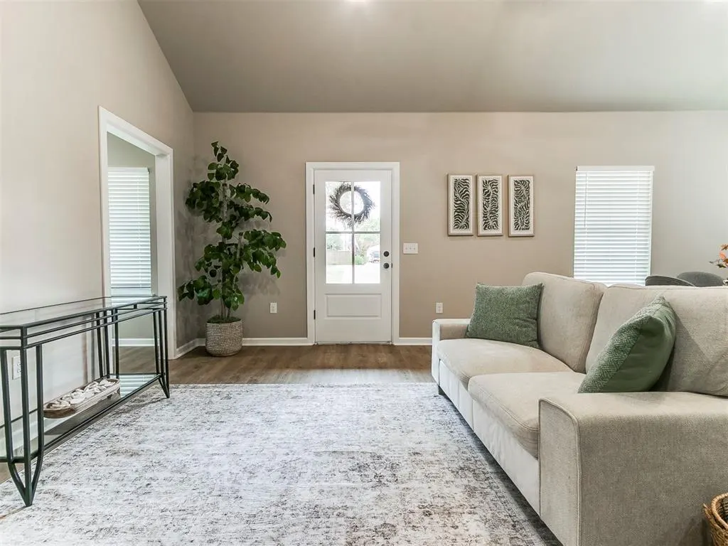 Photo 6 — 226 E Oklahoma Avenue, Kingfisher, OK 73750